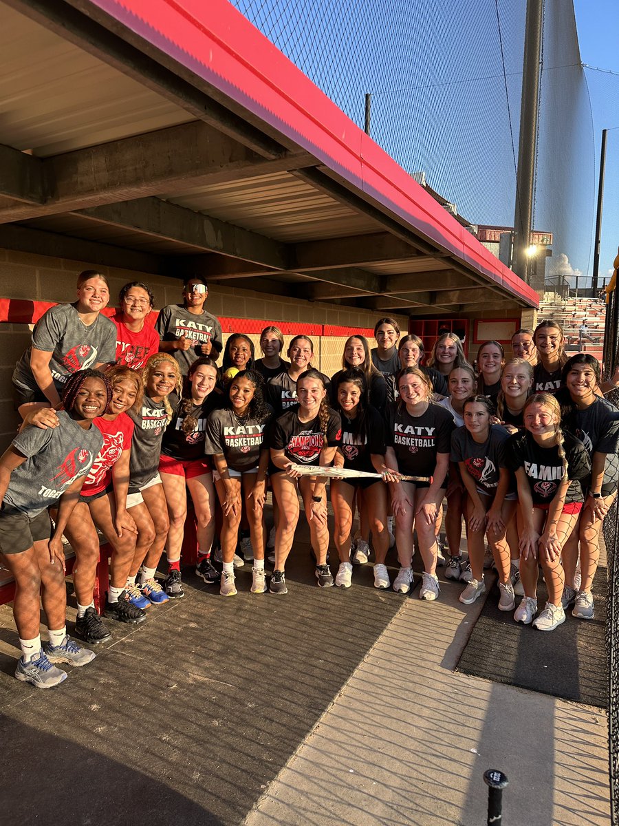 KTGirlsHoops's tweet photo. ALWAYS an AWESOME time with Wolfpack! Our second service project of the year was such a BLAST! Thank you to everyone who served and came out to support! Wolfpack can play and we, well, it’s a good thing we are basketball players!!!🤣😊❤️🏀. So. Much. Fun!!!!! https://t.co/MaoHGerWBb