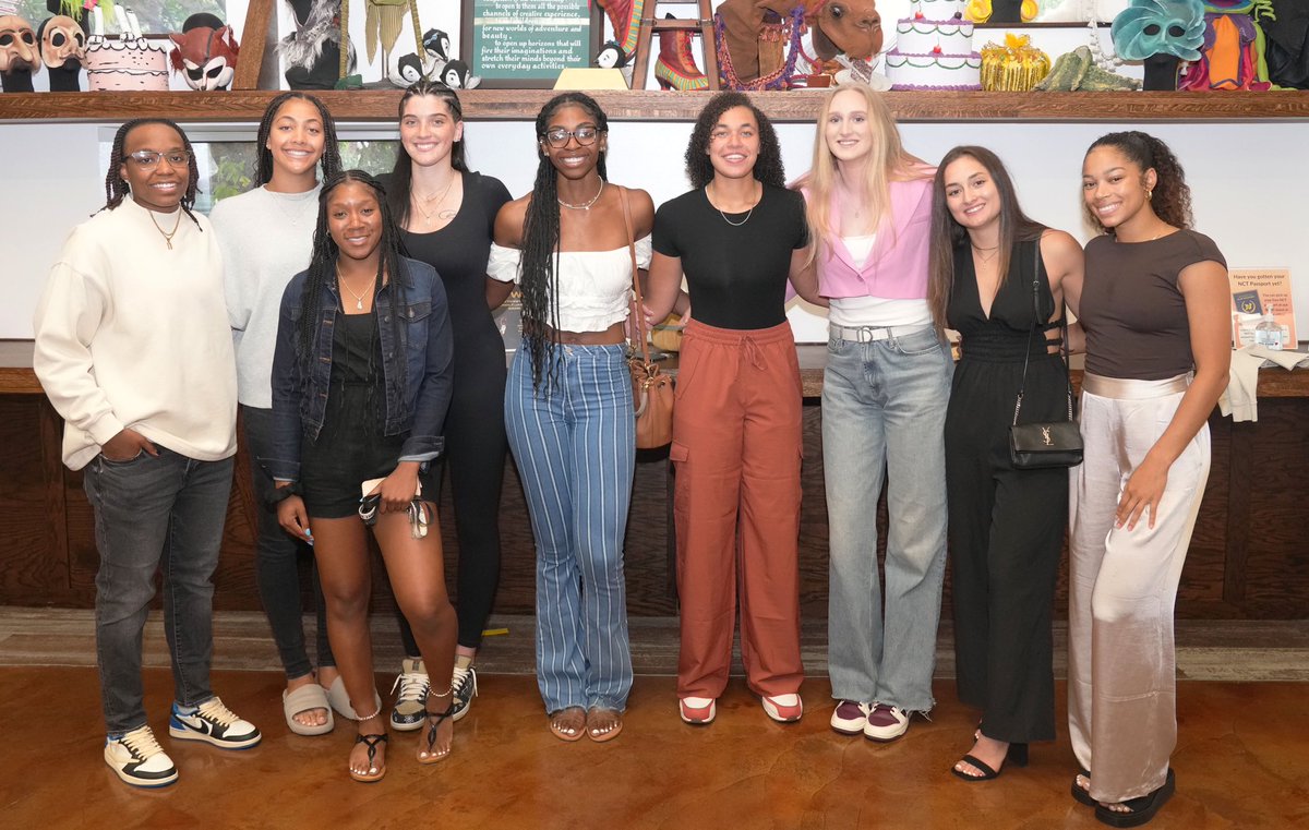 VandyWBB's tweet photo. Great Night at the @NashChildThtr for the World Premiere of 𝙎𝙩𝙧𝙤𝙣𝙜 𝙄𝙣𝙨𝙞𝙙𝙚

#AnchorDown https://t.co/qHNYOHn49s