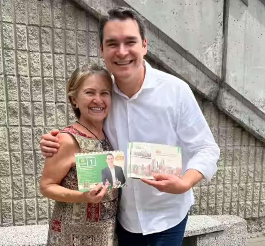 JaimeCuartas's tweet photo. Me emociona ver la energía de la gente al recibir nuestras postales. Unidos construyendo una Medellín para la gente. 

Al Concejo de Medellín vota @PartidoVerdeCoL 🌻1️⃣ https://t.co/CC6UZmk9wK