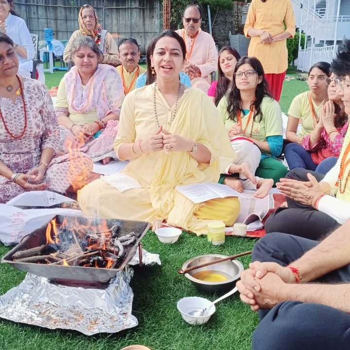 bharatyogaa's tweet photo. #YagyaTherapy #YagyaChikitsa at #BharatYoga #HealThroughChakra #ResidentialCourse at #Himalayas https://t.co/XFaRXqeMow