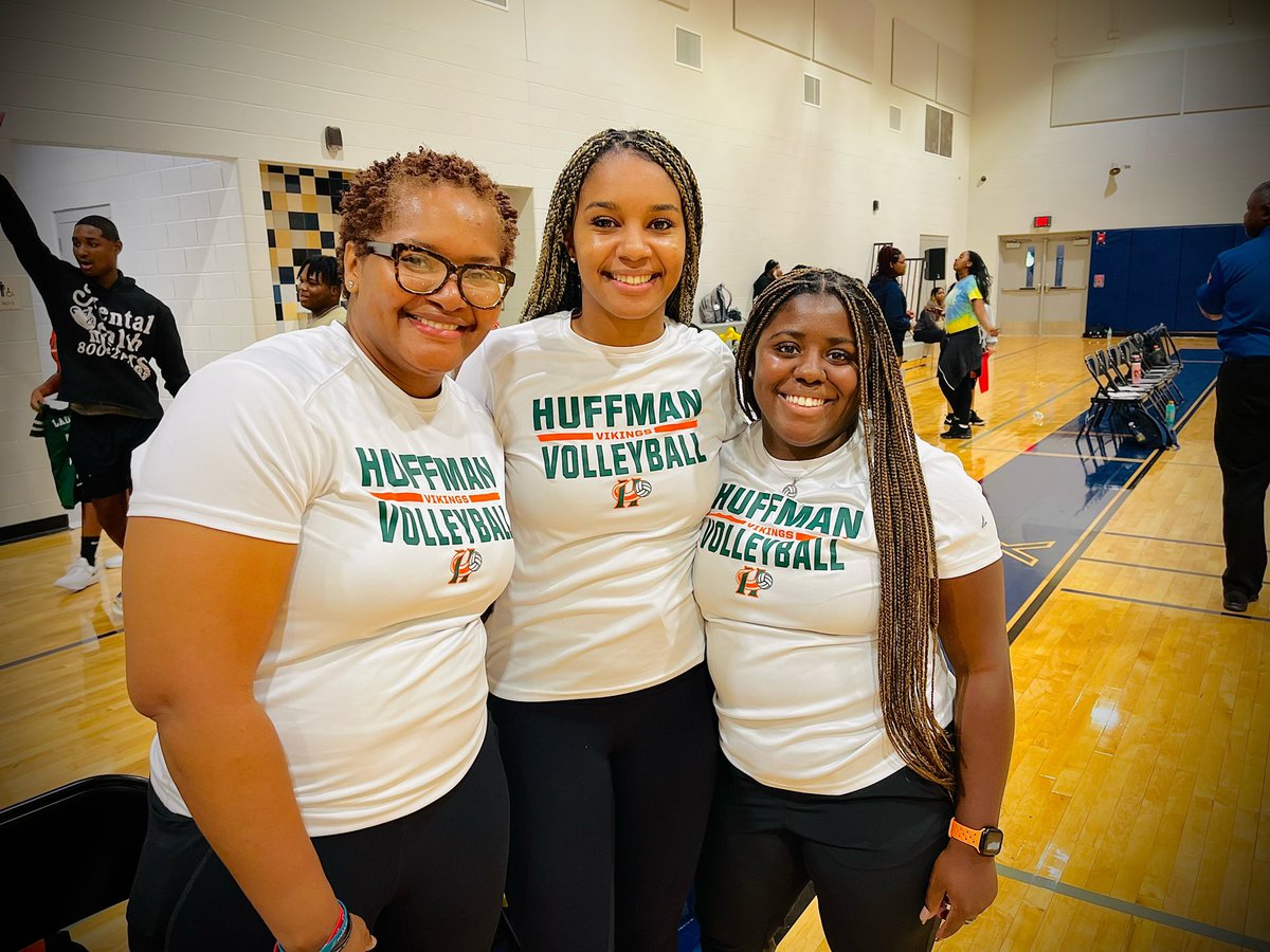 huffman_ad's tweet photo. JV Volleyball team wins at Paul Bryant! Congratulations to the coaches and players for your hard work! 🏐 https://t.co/WLmrJsNs43