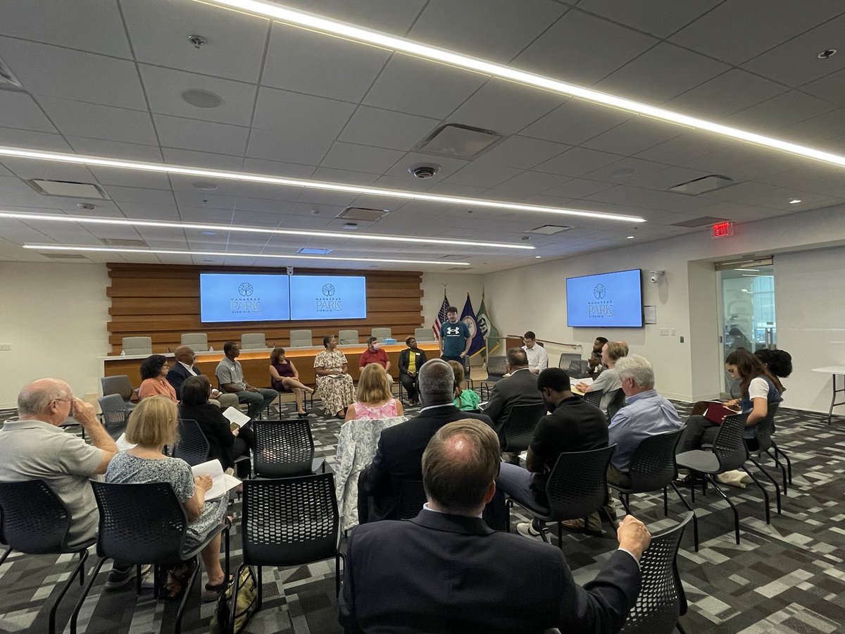 MichelleforVA's tweet photo. Good start /good work at tonight's Affordable Housing Townhall w/ @VPLC's #ChristieMarra & hosted by Manassas Park Council members @amaya_yesy & #DarrylMoore. Thanks to all from PWC & Manassas/Manassas Pk Cities! @jillnorcross/NVAHA @AndreaBaileyVA @tomformanassas @LaszloPalko https://t.co/ModAgjg2XX
