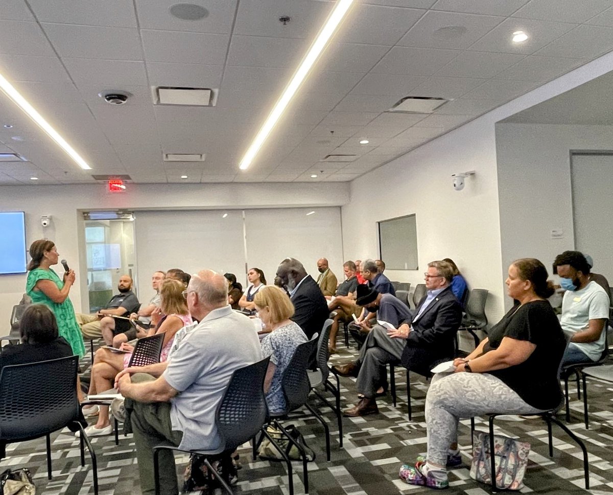 MichelleforVA's tweet photo. Good start /good work at tonight's Affordable Housing Townhall w/ @VPLC's #ChristieMarra & hosted by Manassas Park Council members @amaya_yesy & #DarrylMoore. Thanks to all from PWC & Manassas/Manassas Pk Cities! @jillnorcross/NVAHA @AndreaBaileyVA @tomformanassas @LaszloPalko https://t.co/ModAgjg2XX