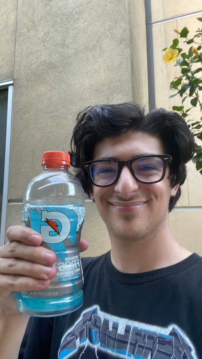 M1das_OW2's tweet photo. Nothing better than a glass of #BlueGatorade...🥤Except maybe #Women 😄 #Yep #ImStraight 🏳️ https://t.co/9FdBpHqgqc