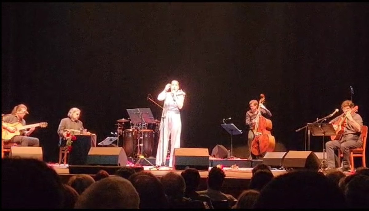 jorgegandini's tweet photo. Con Laura no podíamos perdernos la voz de @FrancisAndreuOk con su #Berretín en el @TeatroSolis. Ella sabe comunicar muy bien su amor por el tango. https://t.co/rkhQLE6V7A