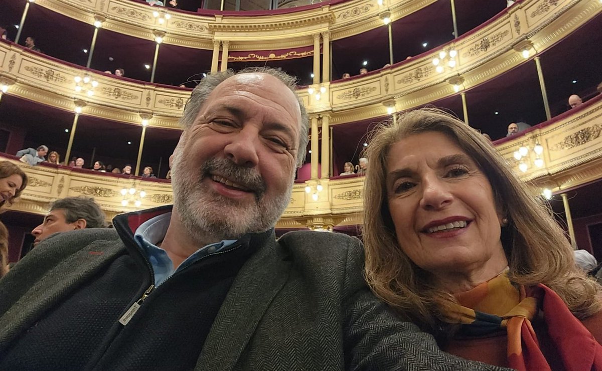 jorgegandini's tweet photo. Con Laura no podíamos perdernos la voz de @FrancisAndreuOk con su #Berretín en el @TeatroSolis. Ella sabe comunicar muy bien su amor por el tango. https://t.co/rkhQLE6V7A