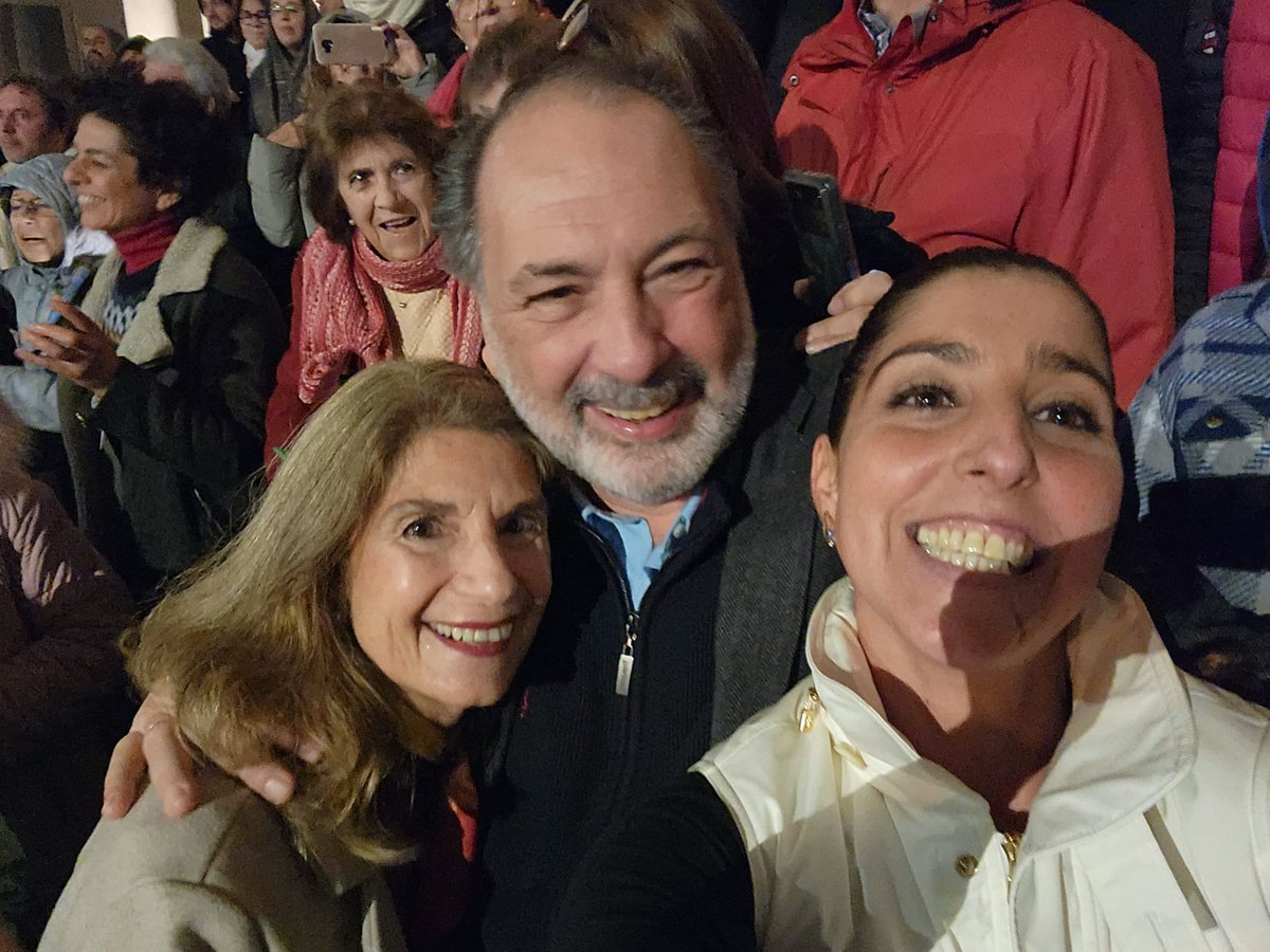 Con Laura no podíamos perdernos la voz de <a href="/FrancisAndreuOk/">Francis Andreu</a> con su #Berretín en el <a href="/TeatroSolis/">Teatro Solís</a>. Ella sabe comunicar muy bien su amor por el tango.