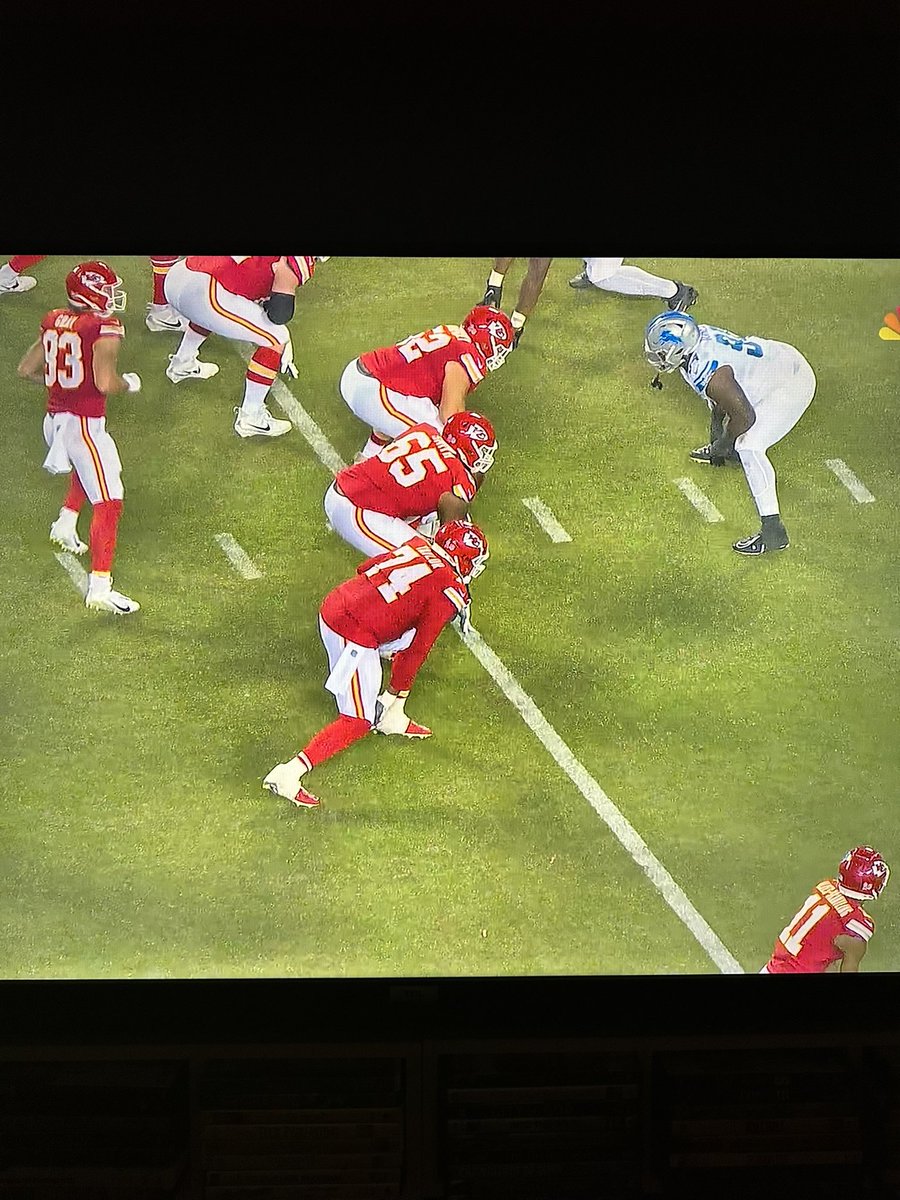 pipe_layer_32's tweet photo. Someone needs to throw a flag on this tackle!! @NFL @PrideOfDetroit https://t.co/aQJtVsZcsB