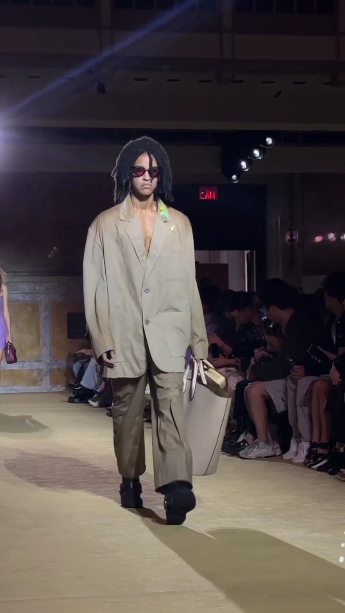 rcollete's tweet photo. It's been ten years of Stuart Vevers's time shaping @Coach. The British designer celebrated his anniversary tonight with a blowout show at the New York Public Library by ruminating on his early days in the city back in the 90. #nyfw #coach #stuartvevers https://t.co/H9GYuIsW67