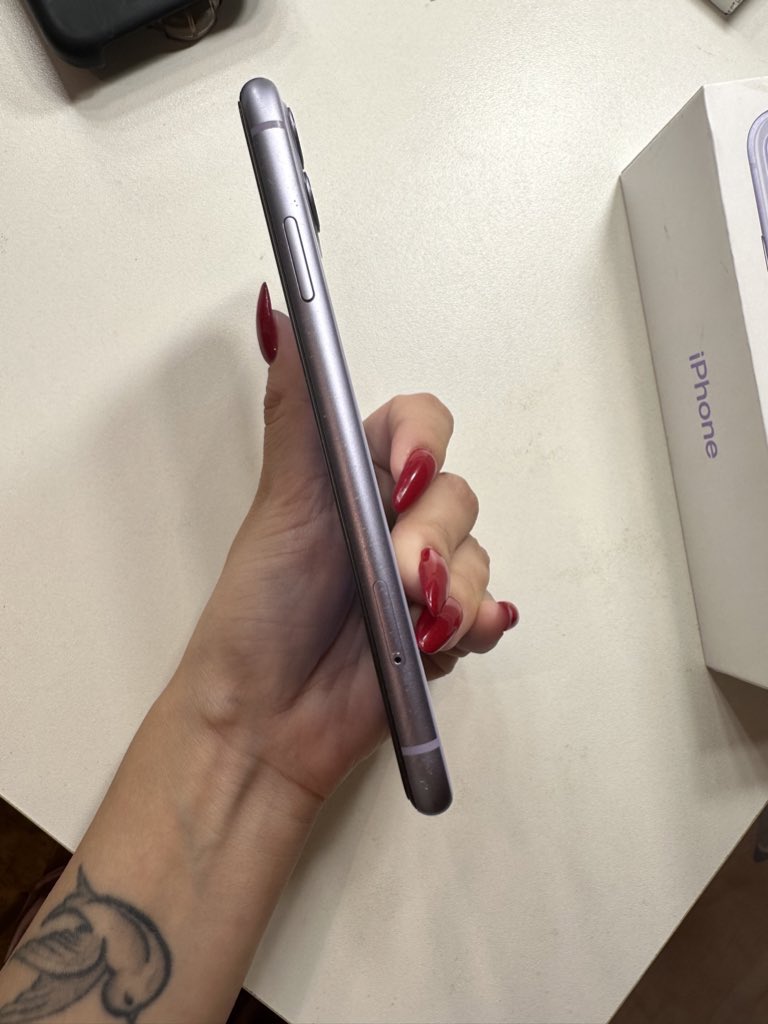 tanyshasavvina's tweet photo. ПРОДАЮ СВОЙ IPHONE 11 (128гб) в таком классном оттенке 💜 В отличном состоянии, ни разу не ломался, носился всегда в чехле и защитном стекле.
Телефон продаётся без комплектующих, в подарок два чехла 🫶🏻

ЦЕНА: 35.000₽ (реальным покупателям торг) 
#РТ пожалуйста https://t.co/siUD3x7Jwh