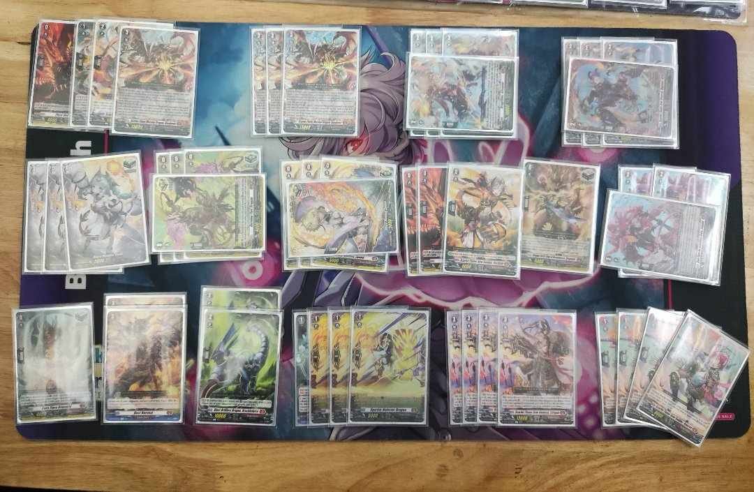 ThuducVCS's tweet photo. Best 8 14th Thủ Đức Vanguard CS (31 players)
Nguyễn Hoài Ân, deck Eva (JBSF)
Nguyễn Trọng Khôi, deck Phantom Blaster Overlord (C01D)
Phạm Hoàng Tân, deck Gandeeva (HK21)
Võ Đăng Khoa, deck Gandeeva (6FAP)
#VGTopDecks https://t.co/aje4gMAR8l