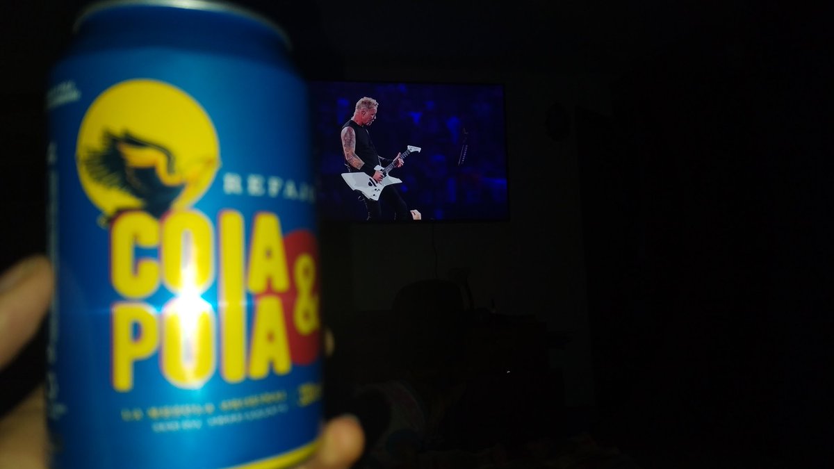 DaniElGonzalez_'s tweet photo. Lo siento, ahora soy un adulto responsable
 y veo a Metallica con refajo https://t.co/wL7aK6RMrh