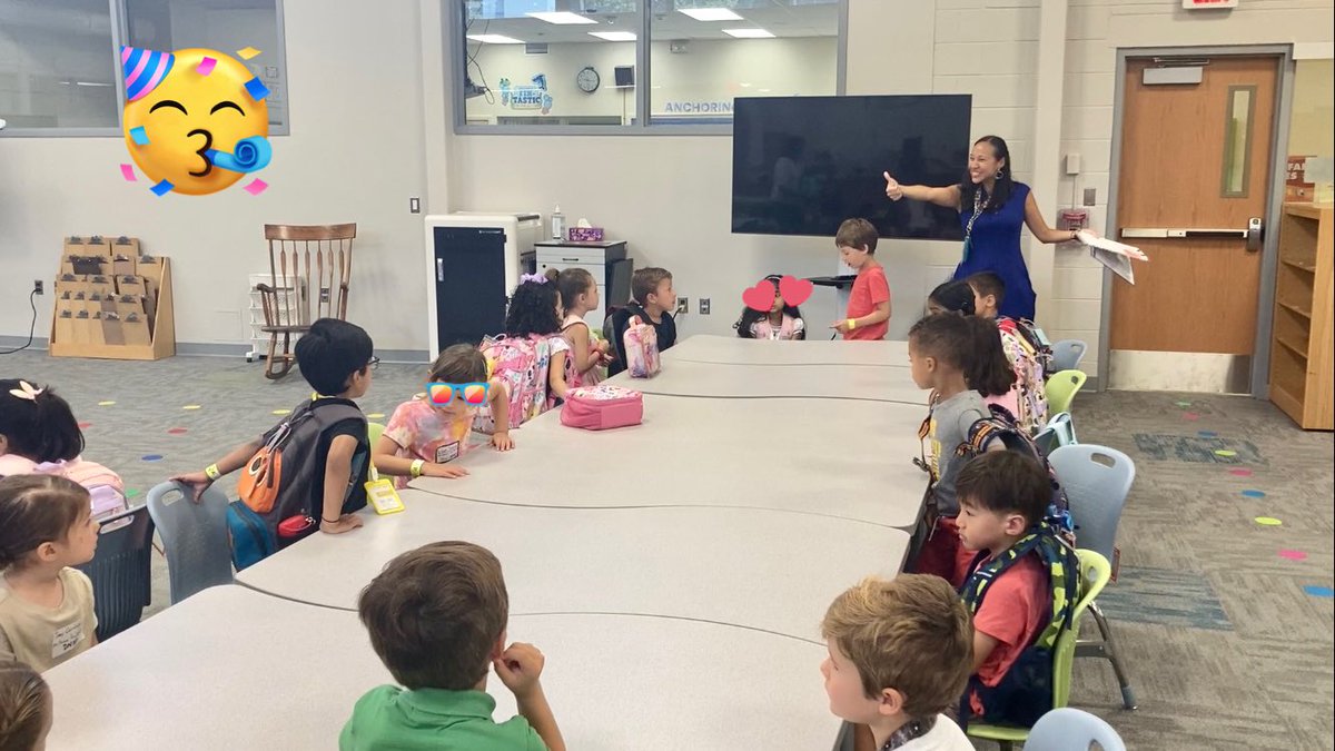 AshleyWarrenWWP's tweet photo. The pride! The joy! Sra. Spender’s Dual Language Immersion kindergarten class understands her first Spanish request: “levántense” - stand up ⬆️. Only a few minutes into their first school experience in Spanish and they are already developing their proficiency! #wwpDLI  #wwprsd https://t.co/ujx185liK0