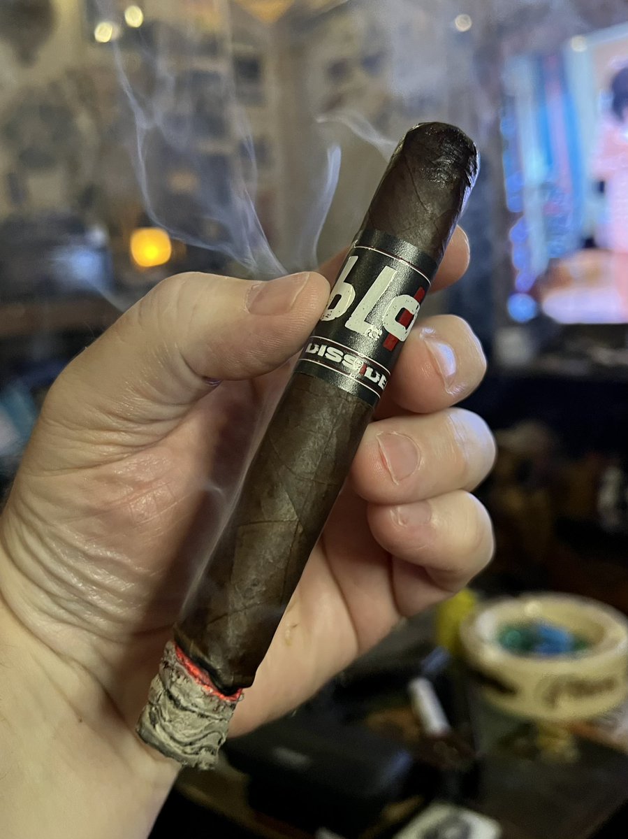 Good evening FAM finally home #nowsmoking @dissidentcigars having another bLoC from #DissidentCigars wide open draw pairs great with #coffee ☕️ guess I’ll buy a box 📦 have a great evening FAM! #cigarsmoke #smokesignals #cigar #cigars @BLTC_Cigars #OvejaNegra #Nicaragua 🌿
