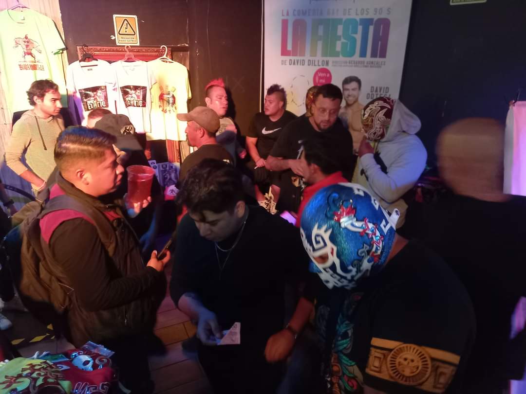 LaTijeraLucha's tweet photo. Una gran convivencia desde el #MarkeTeatro de la colonia Roma con #ProduccionesSombra para su presentación en las #NochesDeLucha con grandes padrinos de la talla de #BlueDemonJr, #ElFantasma y #BlackShadowJr con un espectacular cartel...
#latijeraluchalibre https://t.co/96eUaBF4ML