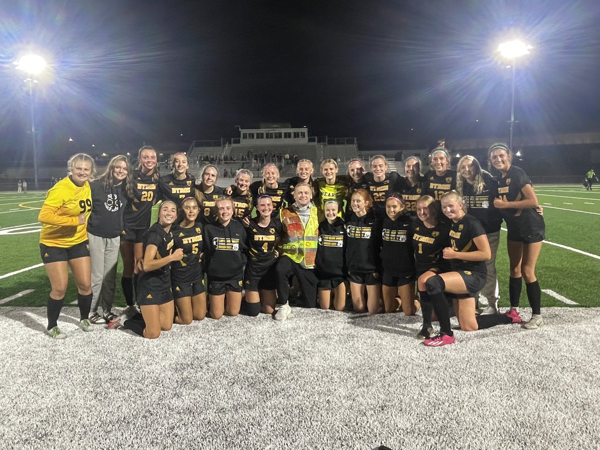 LadyBearsFutbol's tweet photo. Thanks @coach_hank16 for all the time you have invested in the Byron Community! Best of luck in the new journey! https://t.co/qk6wCrDWIn