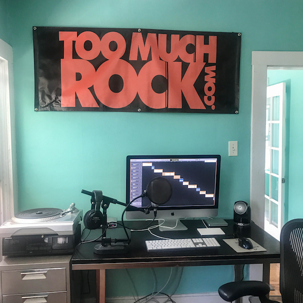 sidmuchrock's tweet photo. ICYMI: Podcast 662 was the cheeriest-sounding podcast ever thanks to #LisaBeatAndTheLiars #FuneralCake #SmileTooMuch #TheFiveYearPlan @postalblueband @softscienceband @SeaLemonMusic & @theradiofield. Cc: @KCPodAlliance
https://t.co/Ad1QtCkCmb https://t.co/XruJpDqEKy