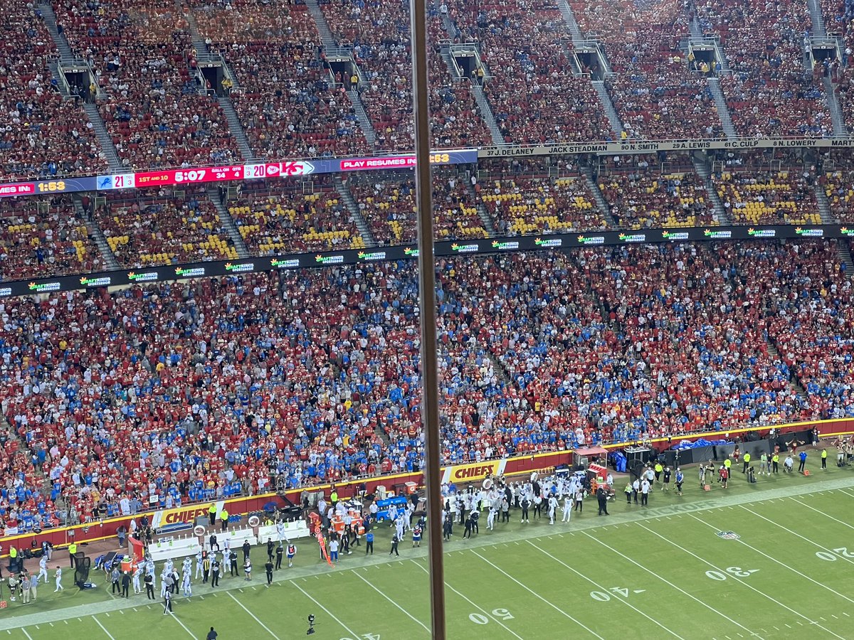 bobwojnowski's tweet photo. As the game progresses, the blue in the crowd bleeds more and more through the red. Lions lead Chiefs 21-20. https://t.co/KUaloYCiFC