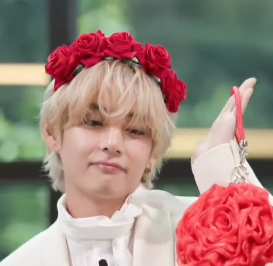 loml_vk's tweet photo. It's his debut day.
Can't believe the KTH1 I've been waiting for so long is to be out in an hour ♡♡
Let's listen to him ,a lot and a lot more
#V_Layover
#V_SlowDancing
#SlowDancing
#SlowDancingIsComing
#V_Layoꪜer
#V_LOCKDOWN https://t.co/Cp6JLVBGWn