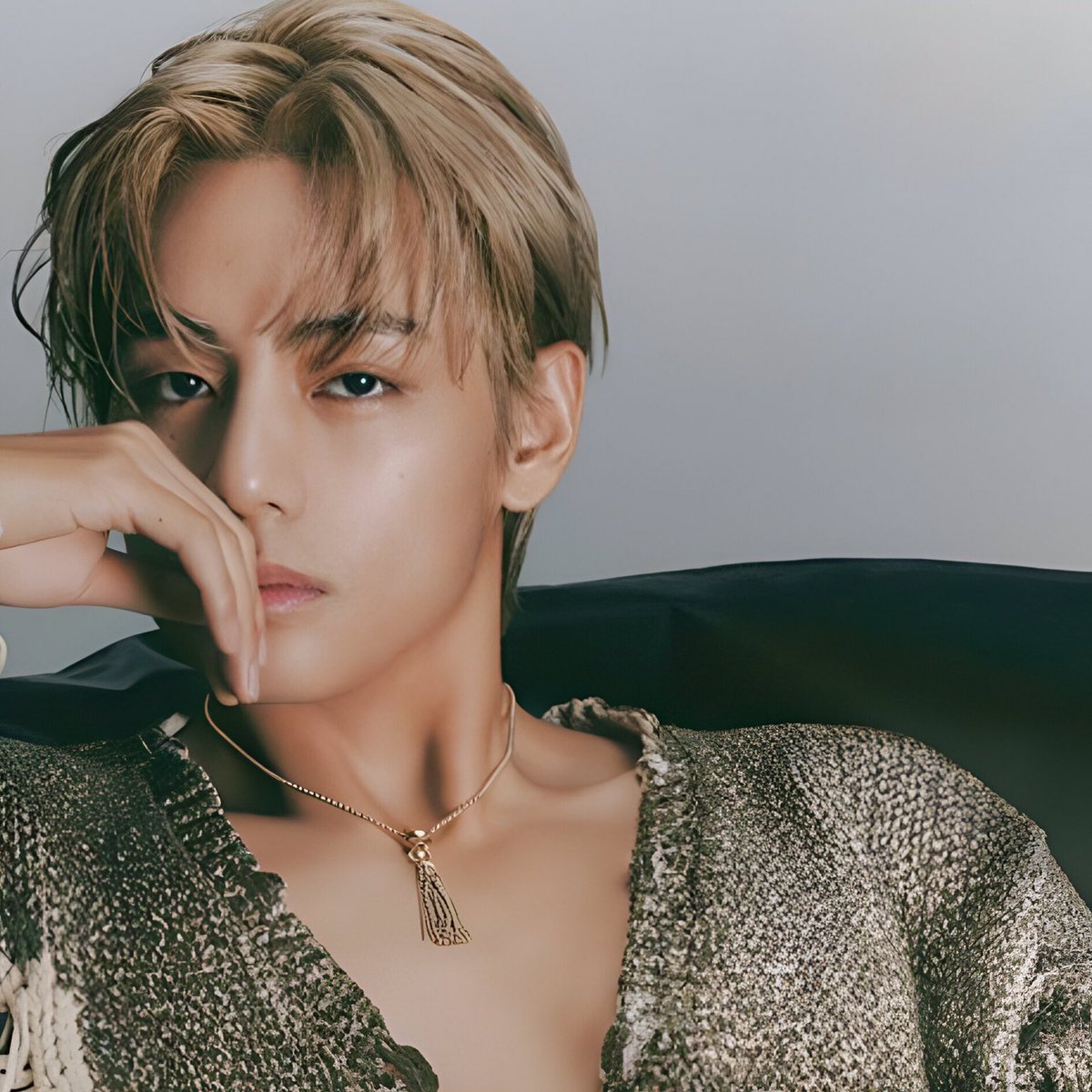 loml_vk's tweet photo. It's his debut day.
Can't believe the KTH1 I've been waiting for so long is to be out in an hour ♡♡
Let's listen to him ,a lot and a lot more
#V_Layover
#V_SlowDancing
#SlowDancing
#SlowDancingIsComing
#V_Layoꪜer
#V_LOCKDOWN https://t.co/Cp6JLVBGWn
