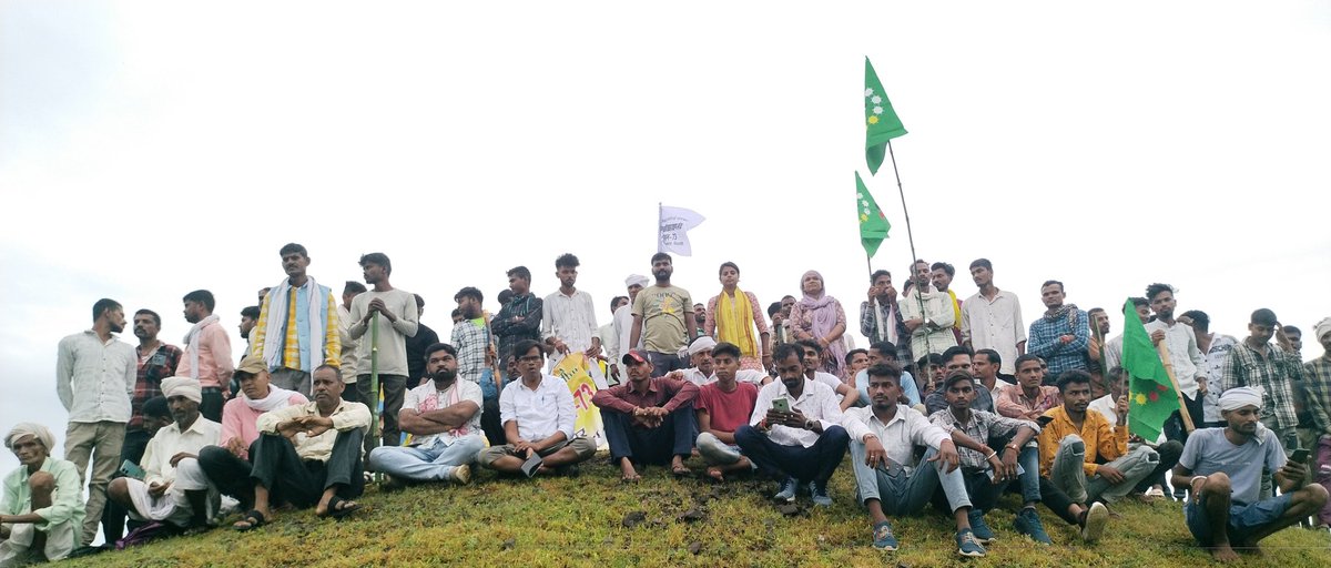 राजस्थान के मुख्यमंत्री <a href="/ashokgehlot51/">Ashok Gehlot</a> साहब ने विश्व आदिवासी दिवस पर <a href="/RahulGandhi/">Rahul Gandhi</a> जी को भीलो के शहादत स्थल #मानगढ़ पर बुला कर #OBC के आरक्षण की घोषणा ना करके राजस्थान के टीएसपी क्षेत्र के आदिवासियों की प्रमुख मांगे पूरी की होती तो हम घाटी की चढाई नहीं करते 🏹
@MahendraJeet_