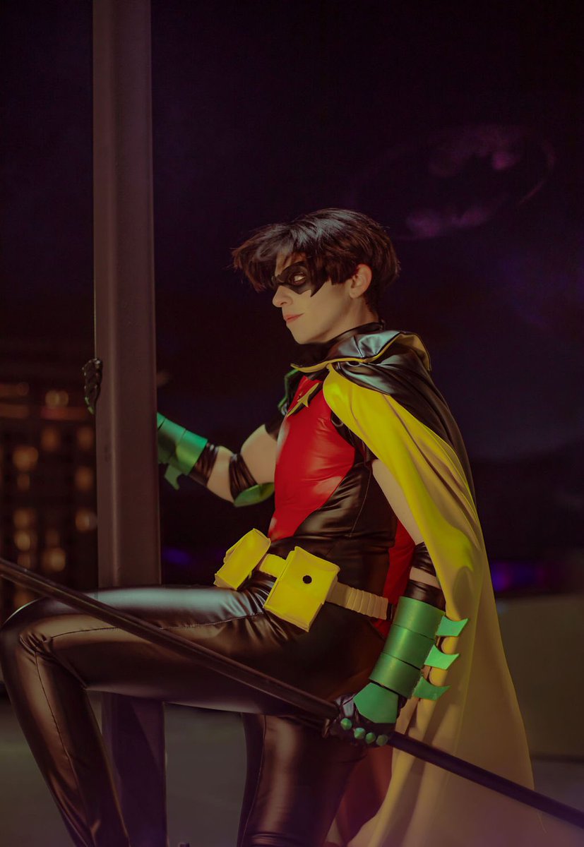 digitonic's tweet photo. Still thinking about this picture of my Robin cosplay because it’s my favorite right now https://t.co/p3NWW5d2AY