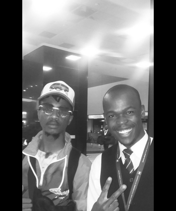 PreGhxst_'s tweet photo. Big Tingz 'bout to come when we meet our Idols 💟w/ @emteerecord Got big love got this bro🔥🔥🔥🙏🏾It was nice meeting you https://t.co/FhHbzO4FE3