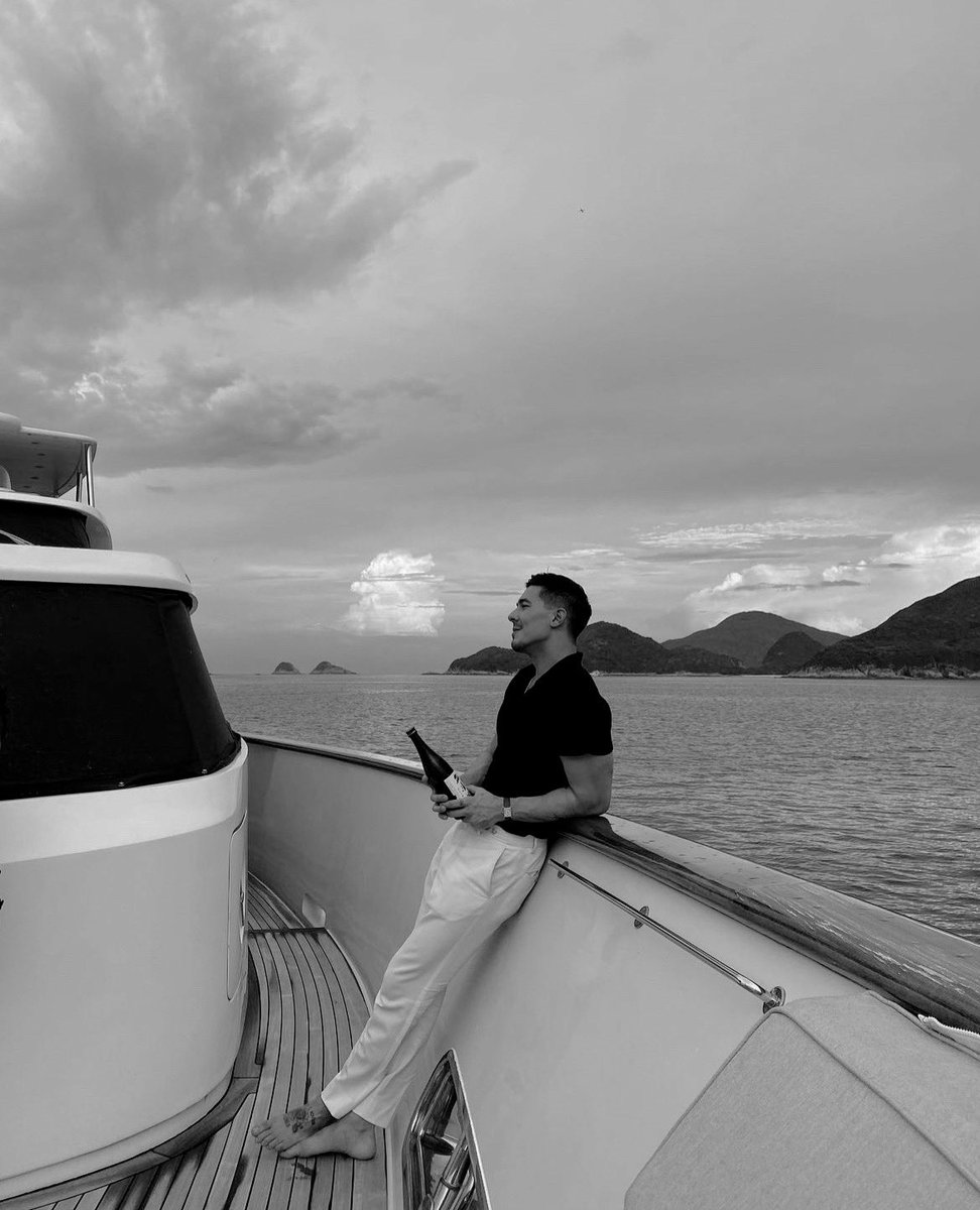 Greeybold's tweet image. ᅠ
ᅠ
Andreas Tan, 1987. 
Hobinya traveling. Kalian ada tempat yang ingin sekali dikunjungi?
ᅠ 
ᅠ