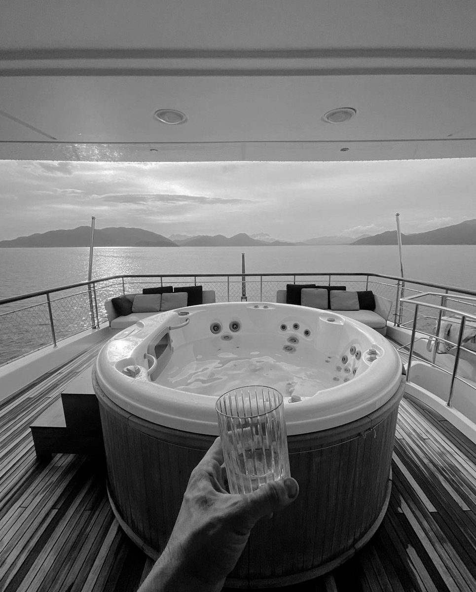 Greeybold's tweet image. ᅠ
ᅠ
Andreas Tan, 1987. 
Hobinya traveling. Kalian ada tempat yang ingin sekali dikunjungi?
ᅠ 
ᅠ