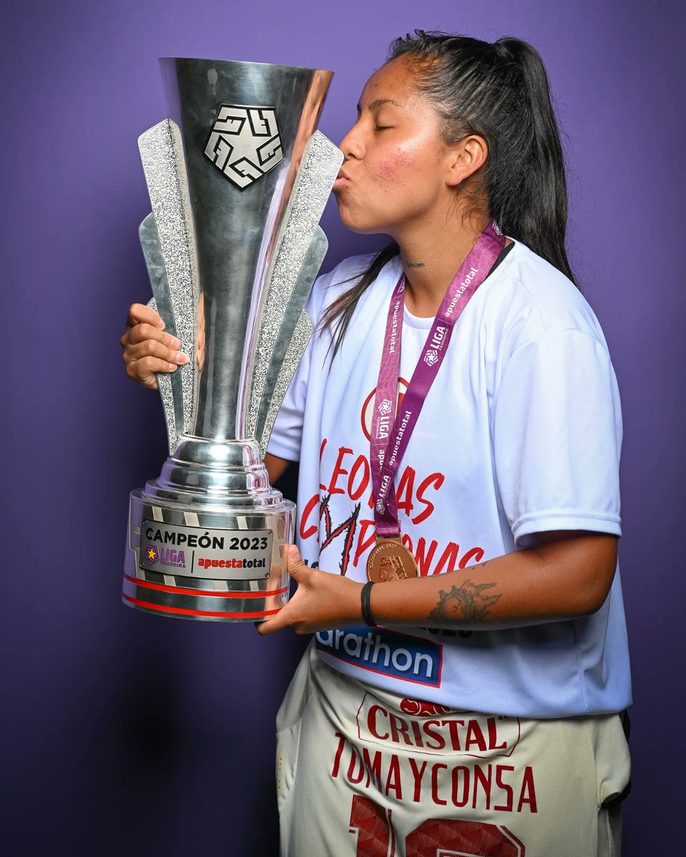 tomayconsa17's tweet photo. 🏆CAMP-10-NAS⭐️
Un sueño más cumplido, gracias a todos ustedes por confiar en este objetivo. 💛🦁
@FutFemeninoU 
@Universitario https://t.co/CGuRpjAPY8