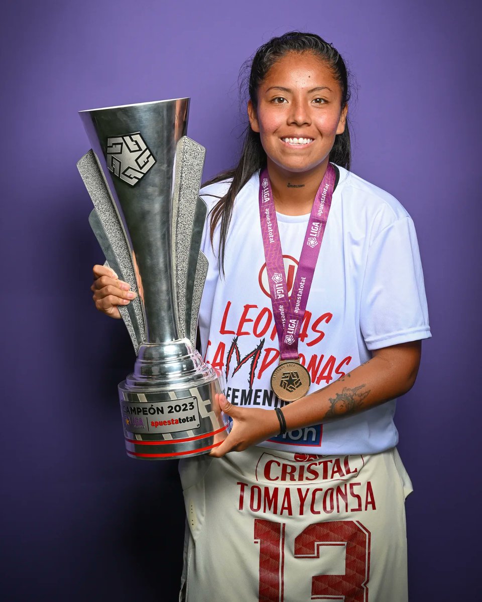 tomayconsa17's tweet photo. 🏆CAMP-10-NAS⭐️
Un sueño más cumplido, gracias a todos ustedes por confiar en este objetivo. 💛🦁
@FutFemeninoU 
@Universitario https://t.co/CGuRpjAPY8