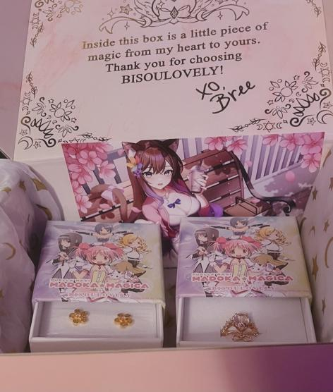 ComfyNekoElla's tweet photo. excited to reveal i'm partnered with @bisoulovely to promote their Madoka Magica collection˚₊✩

such a honour &amp; blessing to recieve jewellery from my favourite jewellery brand ~

thank you @bisoulovely for gifting me some absolutely gorgeous pieces from their new collection🌸✨ https://t.co/YAM2hlrFwS