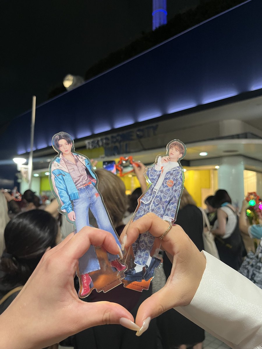 to__gu__'s tweet photo. 専門の頃から最前のドセン入れるまでオタク辞めれんなあ‼️ってノリで言うてたけど昨日その夢がなんと叶いました😢
書きたいこと多すぎるけどとにかく夢の時間すぎた、、本当に幸せをありがとうと伝えたいこの想い届けーー‼️

#オタクはやめません

BTTM 東京 初日 FANTASTICS ファンタ https://t.co/Vebuyhd1LI