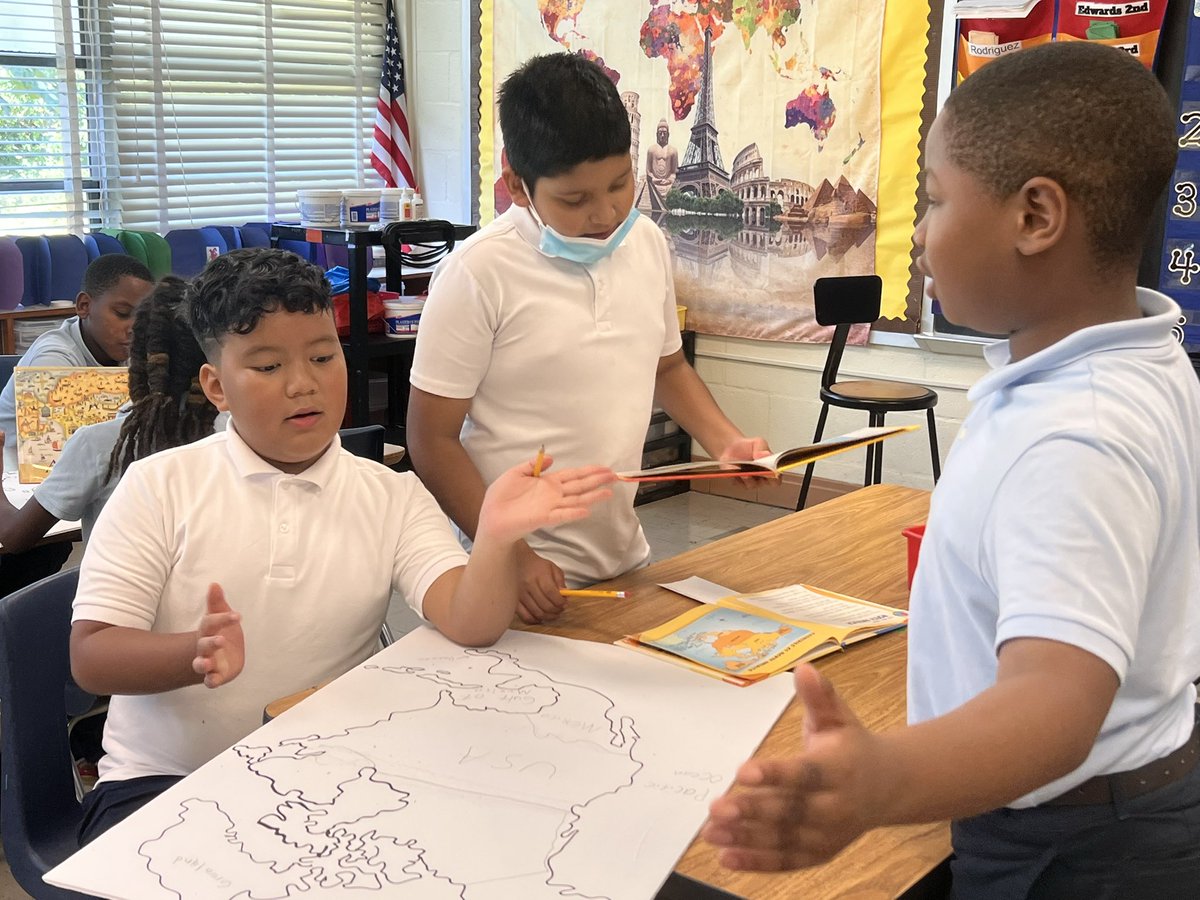CHES_TAG's tweet photo. Our 5th graders in ICAL researching about the different continents… With BOOKS!!!
#research #internationalcultuteandlanguage #CHESICAL #chesRushingICAL #artsintegration #collaboration #teamwork #CHESTAG5 https://t.co/OHWXewSuHH
