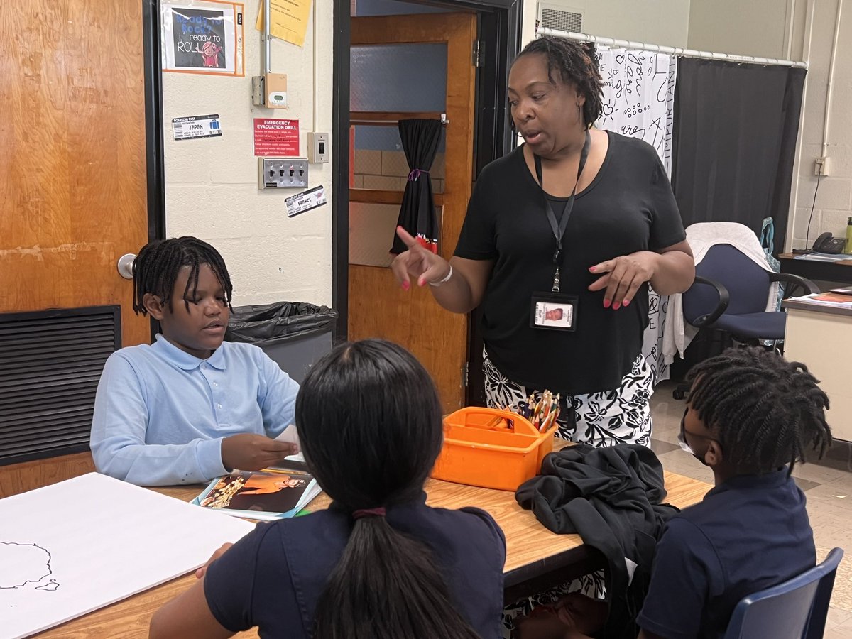CHES_TAG's tweet photo. Our 5th graders in ICAL researching about the different continents… With BOOKS!!!
#research #internationalcultuteandlanguage #CHESICAL #chesRushingICAL #artsintegration #collaboration #teamwork #CHESTAG5 https://t.co/OHWXewSuHH