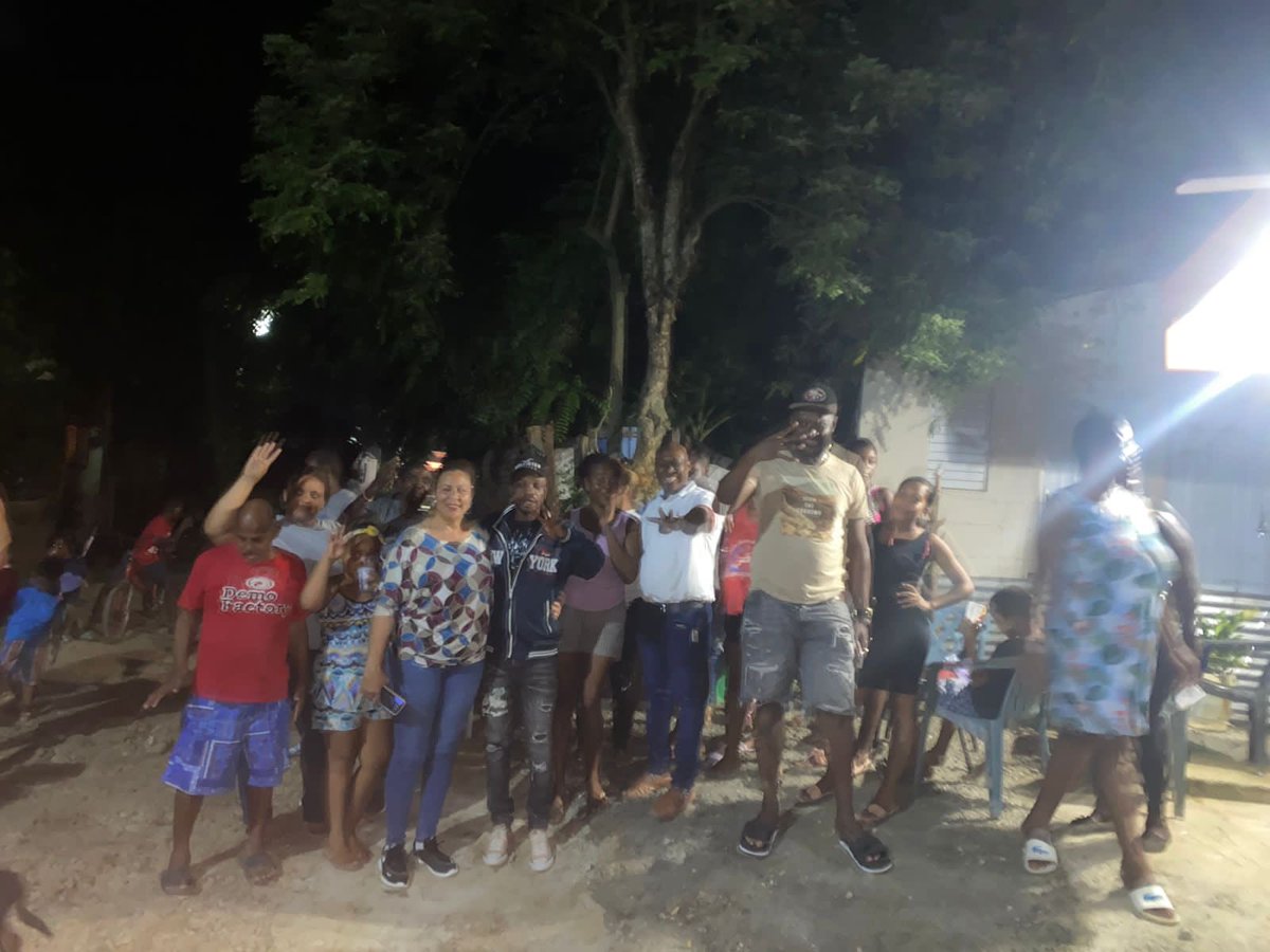 Lucydeleon2025's tweet photo. Reunión hoy jueves 7 de Septiembre en el Sector El Play de los morenos en Punta Villa Mella. Acompañada del a Regidor Tony Tejeda Tejeda Gracias por sus atenciones y apoyo a este humilde proyecto. Cuenten conmigo

Lucy de Leon DIPUTADA 2024-2028
Ahora Síí 🎉 💯 🔥 
VOTA PRM 👍🏻 💙 https://t.co/Lmg9dxRYZq