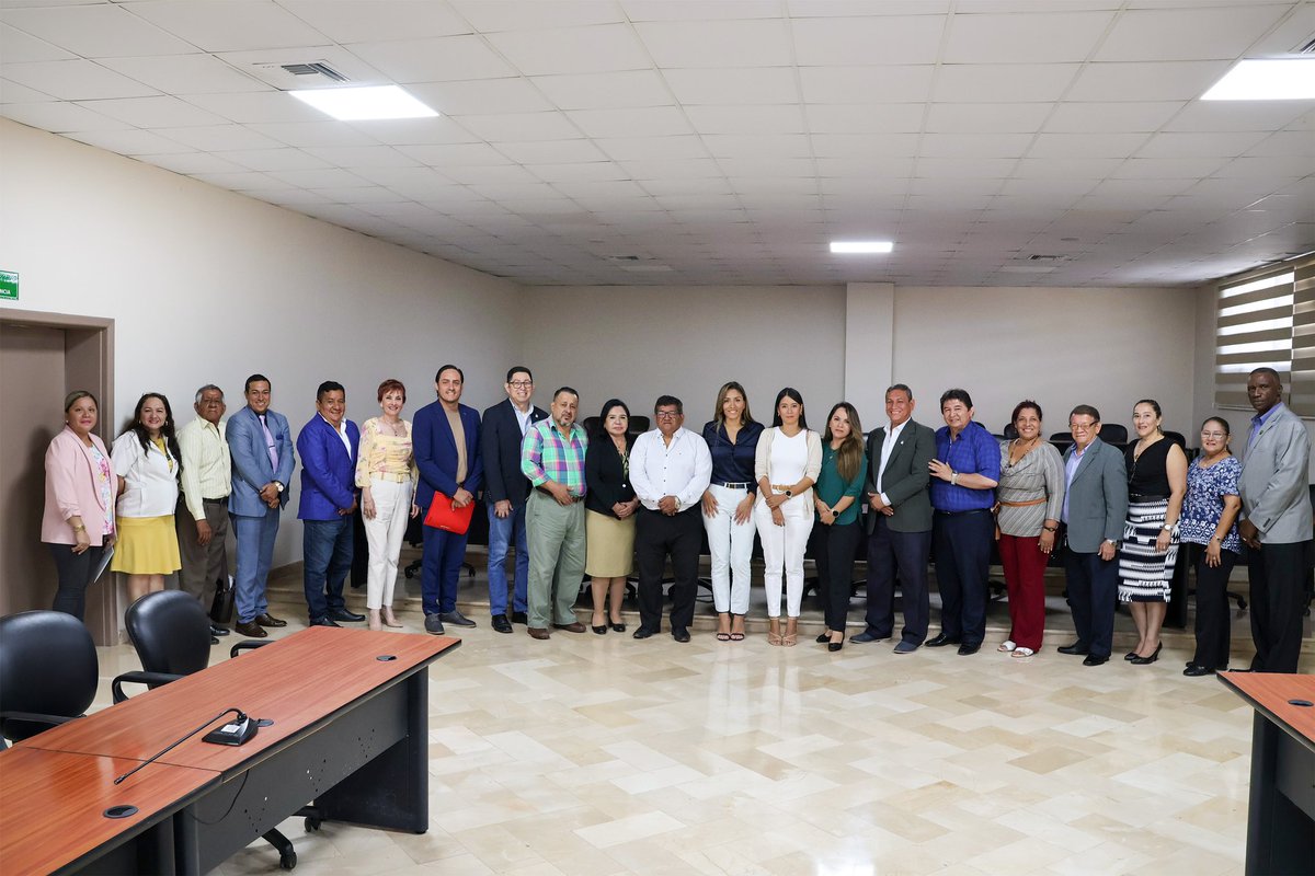 Se socializó con autoridades de las facultades el nuevo reglamento de la UG el cual surgió luego de una reforma por la Comisión de Reformas al Estatuto de la Universidad de Guayaquil y el aporte de la comunidad UG buscando acoplarlo a las normas superiores actualizadas