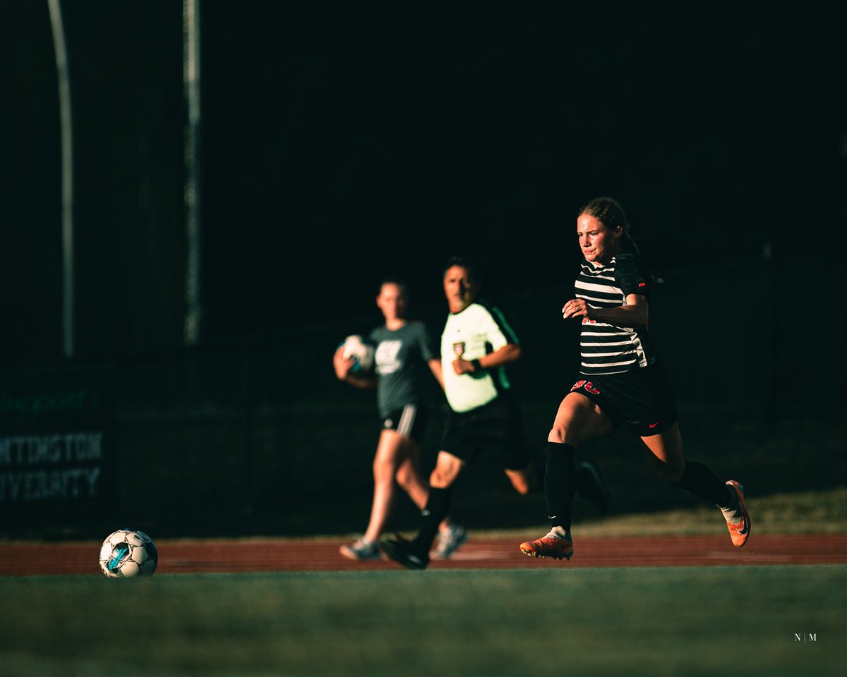 AURavensWS's tweet photo. More freshman goals! Emily Metzger with the hat trick and Bekah Blair making it 4-1 over Huntington! #GBGR #LTDT 
…
Photos by @nouhadmelki https://t.co/BspHNCNPrb