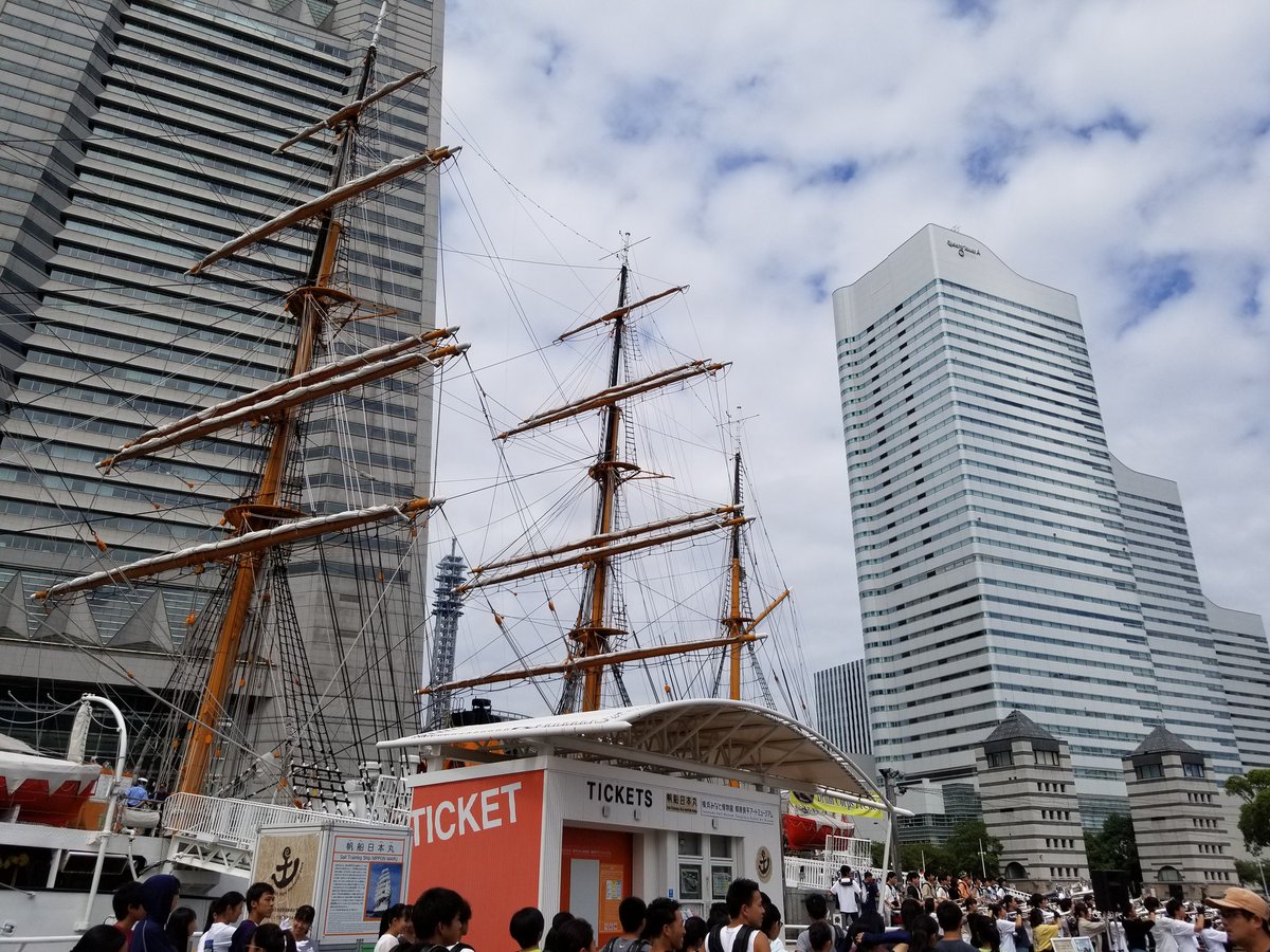 KeiToshi's tweet photo. 前回開催時（2019年）は、晴れ時々曇り。
予報とおりなら今年は晴れ。

(1枚目)演者側から観客方向を見るとこんな感じ
(2枚目)リハ中
#DCJpreview https://t.co/F81sfrkJLD