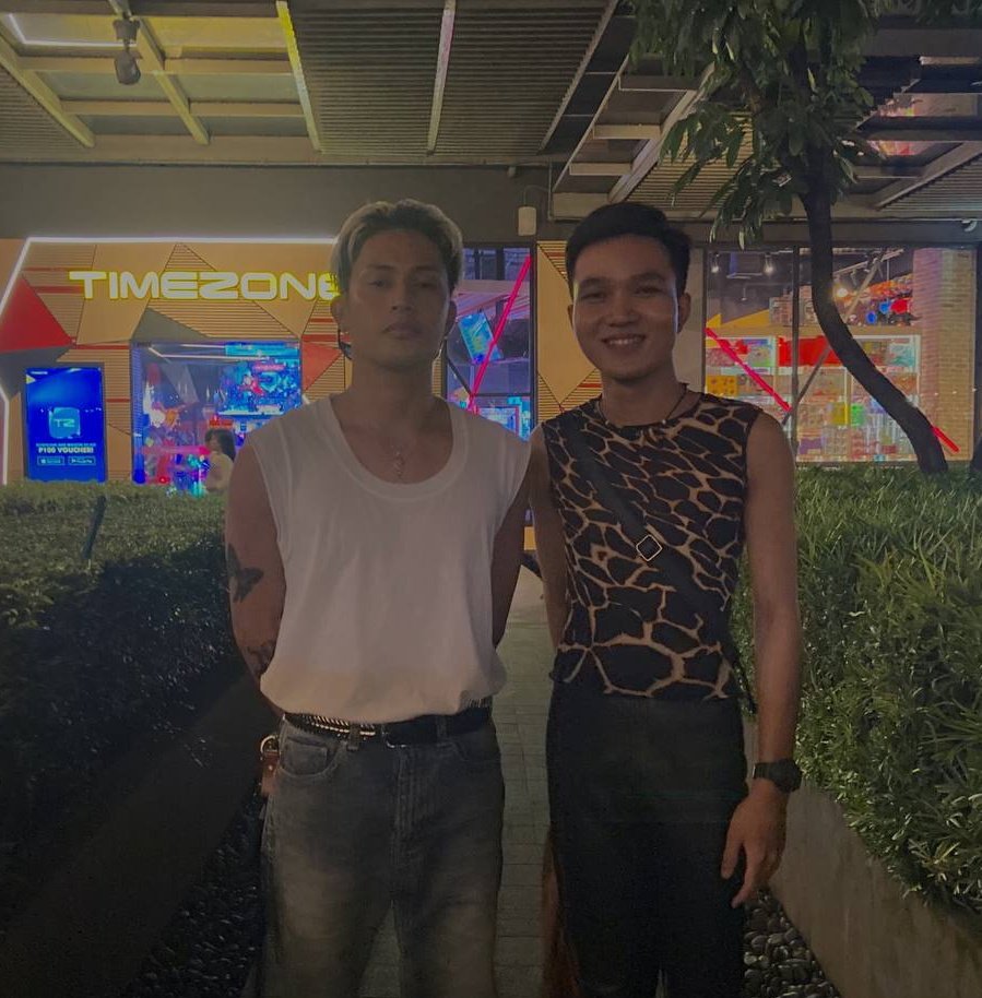 forevermahalima's tweet photo. HINDI PA RIN AKO MAKAPANIWALA SA NANGYARI SA'KIN KAGABI😭 NAKITA KO LANG NAMAN BIAS KO 🥹 ANG TAGAL KONG INANTAY YUNG MOMENT NA SANA ONE DAY MAKASALUBONG KO MAN LANG SLISA SA #SB19 TAPOS BIAS KO PA!!! 💙 Thank you! Sir @felipsuperior https://t.co/AJguGzGD37