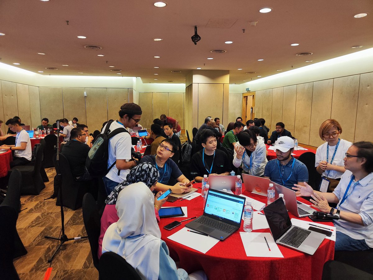 WordCampMY's tweet photo. Contributing time 〜♫

#WCMY23 #day1 https://t.co/JQc4MVafsj