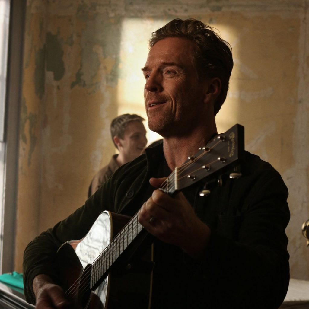 FanFunDamian's tweet photo. Damian Lewis was Daz Hale's guest on BBC Radio WM talking about his music, upcoming UK tour and much more! Find excerpts and listen here: https://t.co/Spwjq36jfE #DamianLewis #DamianLewisMusic #DamianLewisUKTour #BBCRadio #BBCRadioWM #BBCSounds https://t.co/5aMYS3ydvT
