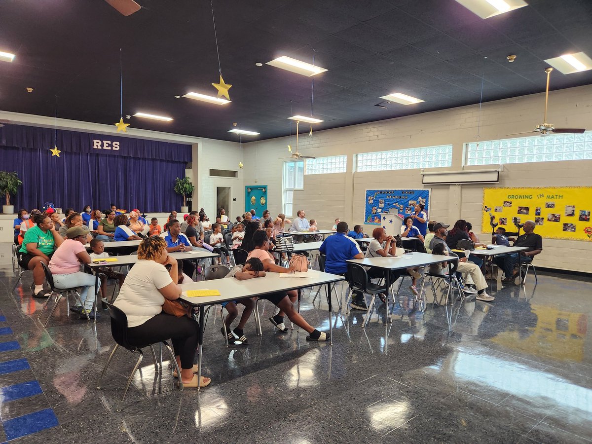 ARI_ChiQuittaW3's tweet photo. Open House @res_elementary was engaging and providing great information for the parents about the Alabama Literacy Act and how to support their children at home.
#WeAreAllInThisTogether
#EveryChild
#EveryChance
#Everyday @Alabama_Reading @fcschoolsystem https://t.co/UBlEzqOeyn