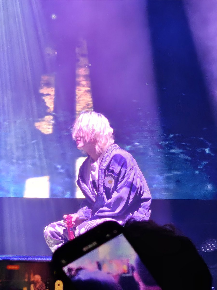 MrsAndyPants_'s tweet photo. I'm just so happy. I didn't take too many photos or videos, but this night was magical. iKON and iKONIC are amazing. I love you guys. https://t.co/MXdCyVH9AP