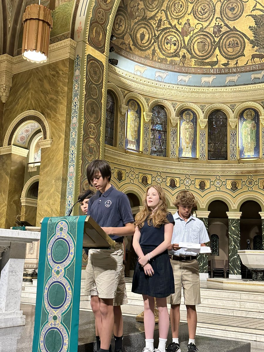 StClement's tweet photo. We were overjoyed this evening to welcome back our @SaintClementCHI parents and faculty back to our community! Excited to welcome a record number of 489 students to our amazing school this year! #catholicschool #fallwelcome #community https://t.co/yUm5PByi5o