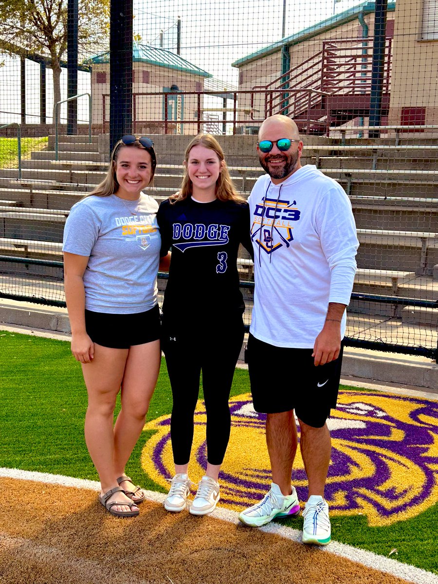 paigethexton3's tweet photo. I enjoyed my time yesterday learning about DC3 Softball! Thank you @CoachMiguel27 and Coach Rian for giving me an awesome experience and a great day! I am so thankful you have given me an opportunity to continue the sport I love! #GoConqs
@KSRenegades_BPF https://t.co/bsH3D20ZbV