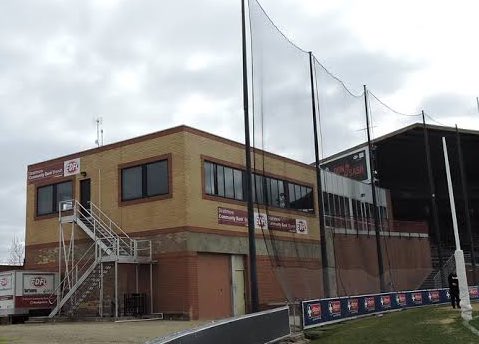 Yuck_Pavillions's tweet photo. Great to see AFLW hit Windy Hill this weekend, but just a reminder that one of the first ‘office blocks at a footy ground’ was plonked behind the goals here. Also, I still can’t believe the old @ShowersPavilion was ever allowed to be knocked over 😭 https://t.co/FsOTyU6h9o