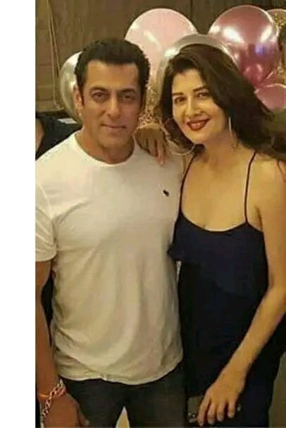 Megastar #SalmanKhan Sir With #SangeetaBijlani Ma'am