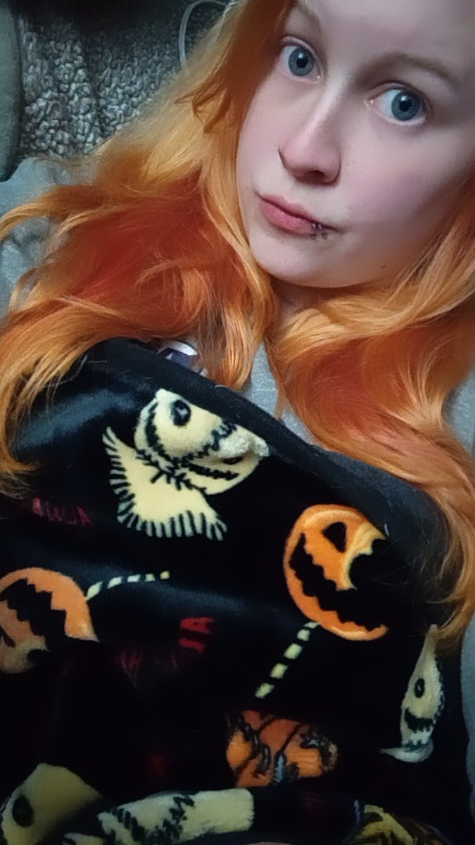 blackdahlia023's tweet photo. New blankie days are the best days ๐ค
#trickrtreat @SpiritHalloween #samhain #alwayscheckyourcandy #charliebrownsanasshole #selfie https://t.co/AMA5dPSzEt