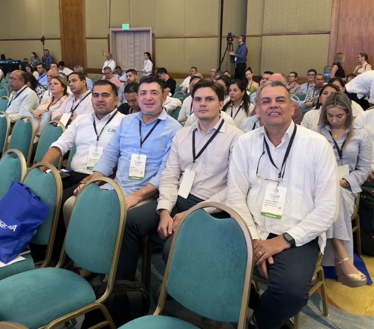 camarabuga's tweet photo. Así se vivió el primer día del congreso de Confecámaras 2023, encuentro de empresarios, regiones y Cámaras que mueven el país.
#CCBuga presente @Confecamaras
#CongresoConfecámaras2023 https://t.co/pkLQsDPJfw